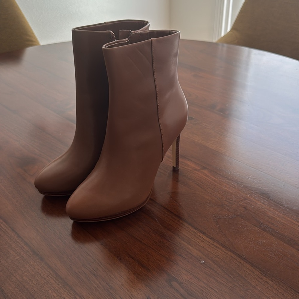 Nine West Quanette Brown Leather Booties